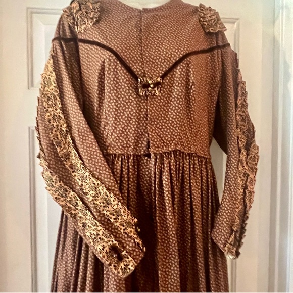 Civil War reenactment, professional plays, antebellum, high school plays. Large - Picture 3 of 16